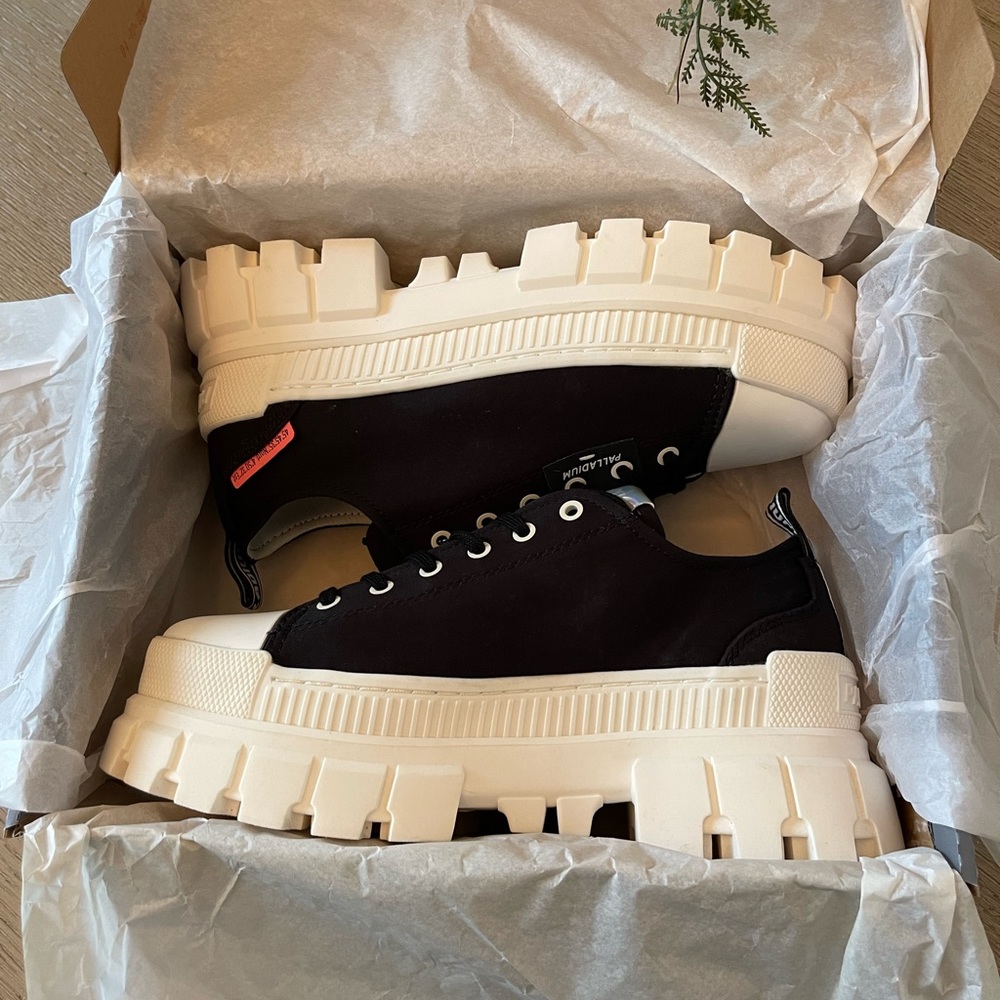 Palladium - Free People - ‘Revolt LO TX’ Boots - Slightly Imperfect - Picture 5 of 9